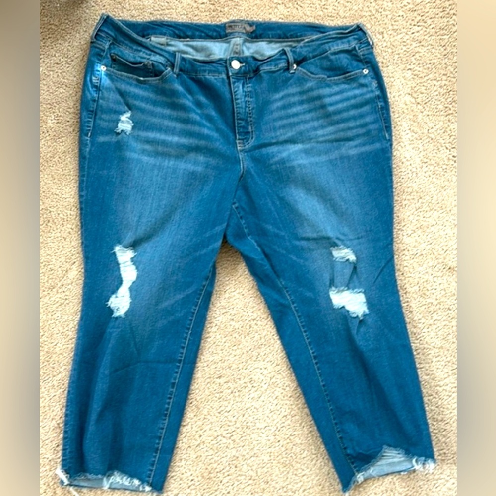 🌺 TORRID Womens Size 26S Cropped‎ Blue Jeans